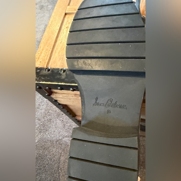 Sam Edelman women’s Tan Chelsea Boots - Picture 6 of 9